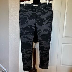 Levi’s 711 Skinny Gray Camouflage Jeans Size 29‎